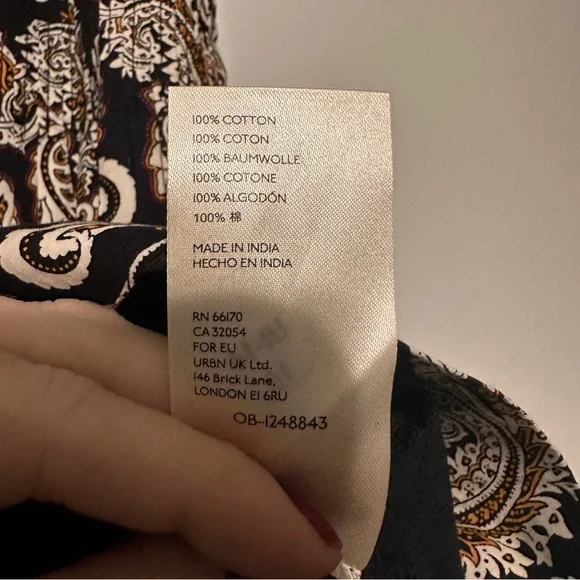 Anthro Eula Pintucked Skirt Paisley Black White Cream size Medium - Picture 6 of 7